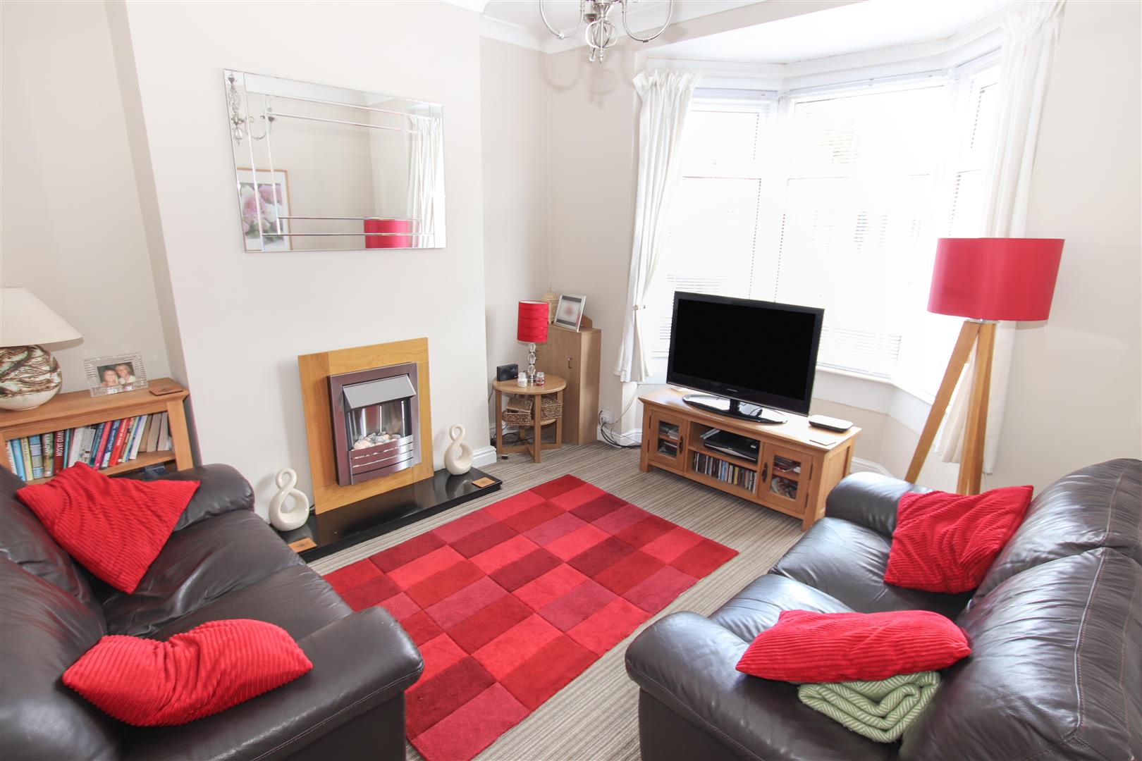 BAY FRONTED LOUNGE